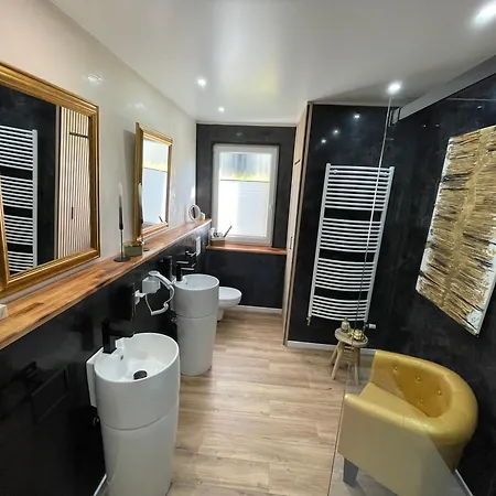 Apartment Neueroeffnung Nach Sanierung! Komfort Am Badepark, Modern! Stylisch! Geraeumig! *